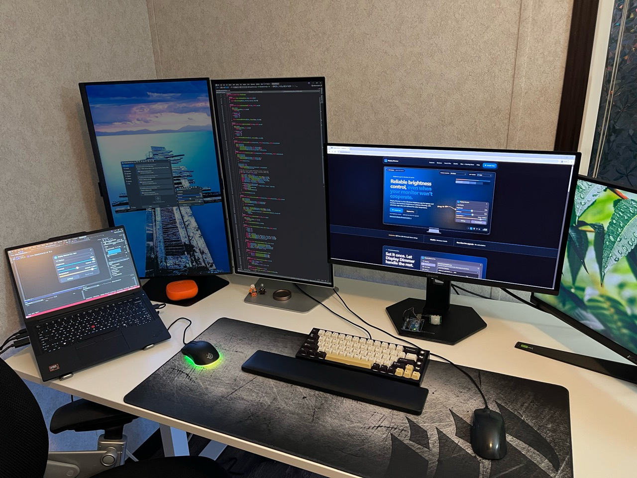 Display Dimmer’s test setup with a laptop, two portrait monitors and two landscape monitors, showing the app and its website.
